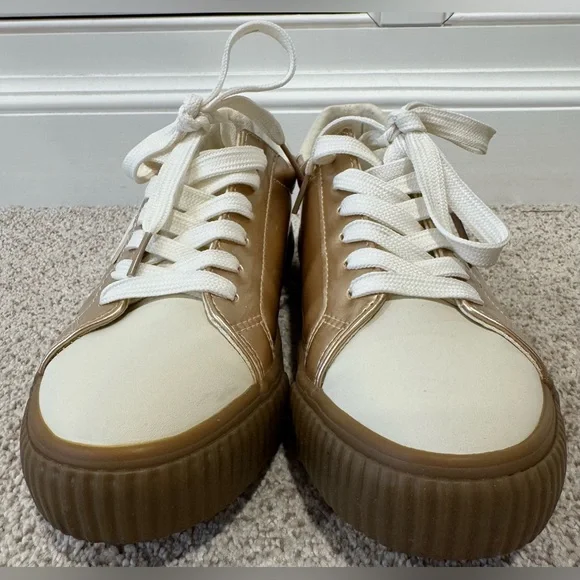 London Rag Jumping Jacks Metallic Faux Leather Star Sneakers in Gold & Cream - Picture 3 of 12